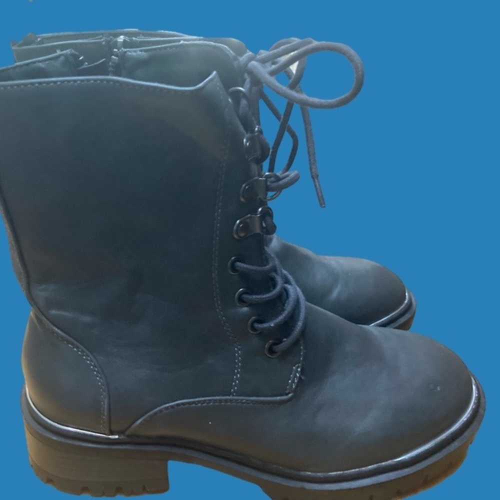 New Torrid Blue Gray Metal Heel & Cap Combat Boots 7W - Picture 2 of 8